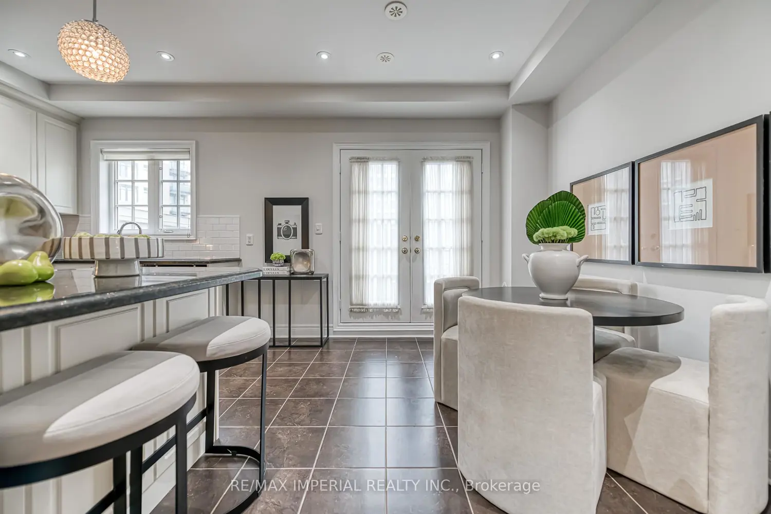 Additional image 4 of 21 Mackenzie's Stand Avenue