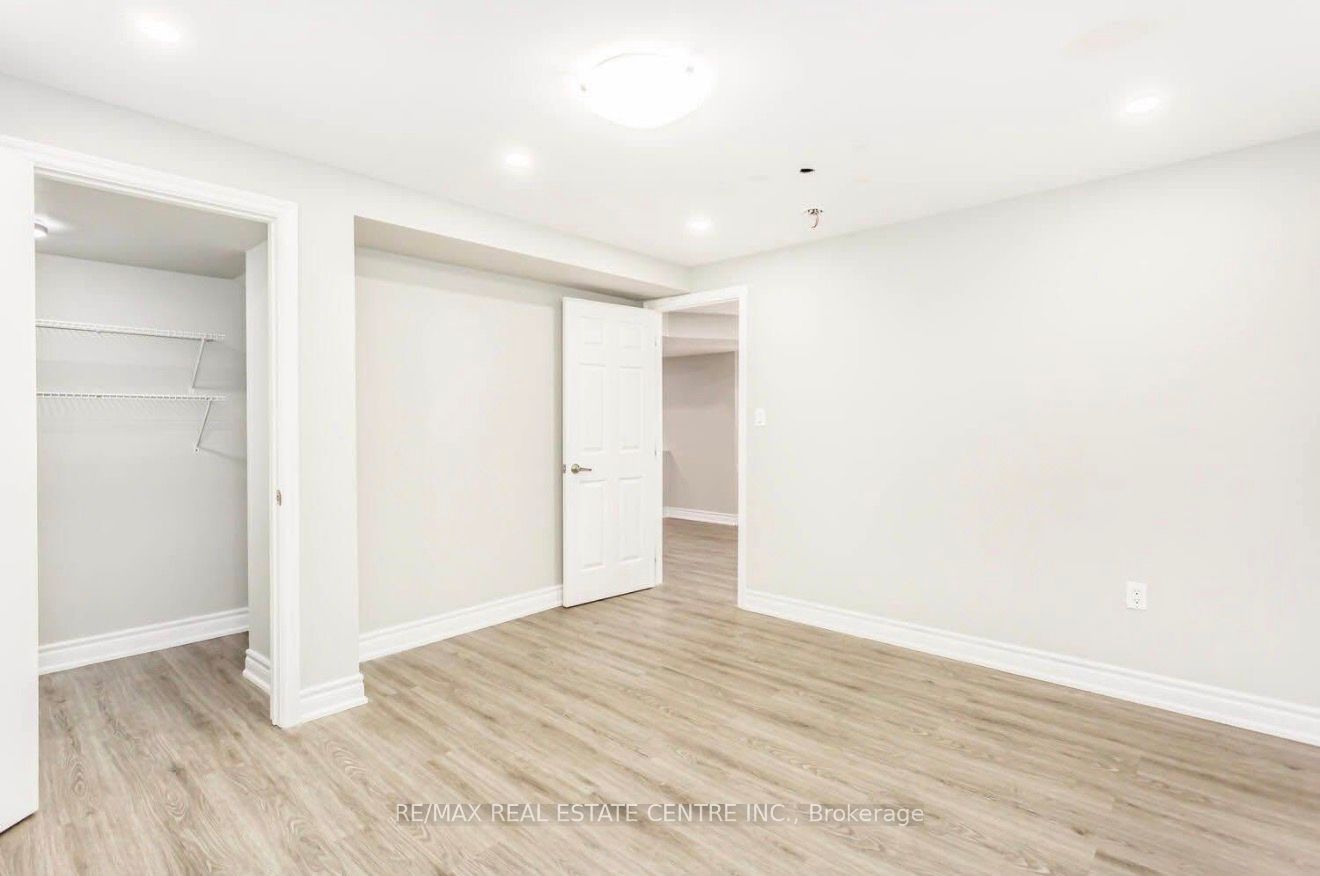 Additional image 4 of 689 Ambroise Crescent, Milton, ON, L9T 0M4