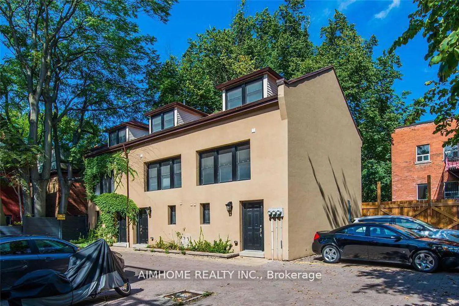 360 R Dundas Street Th#2