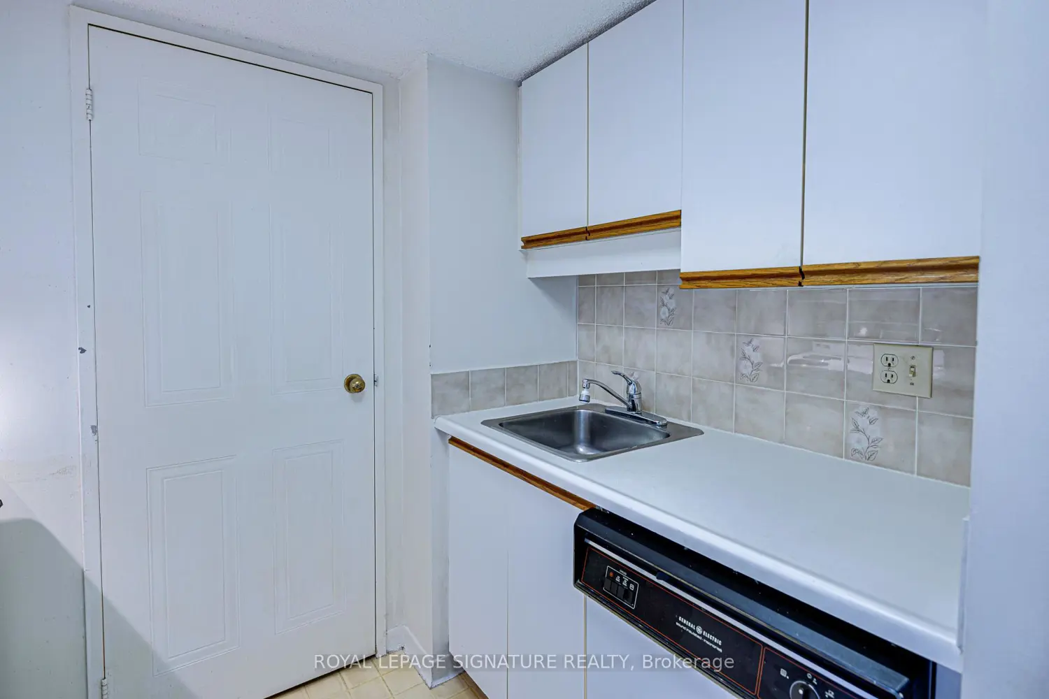 Additional image 16 of 150 Alton Towers Circle 405