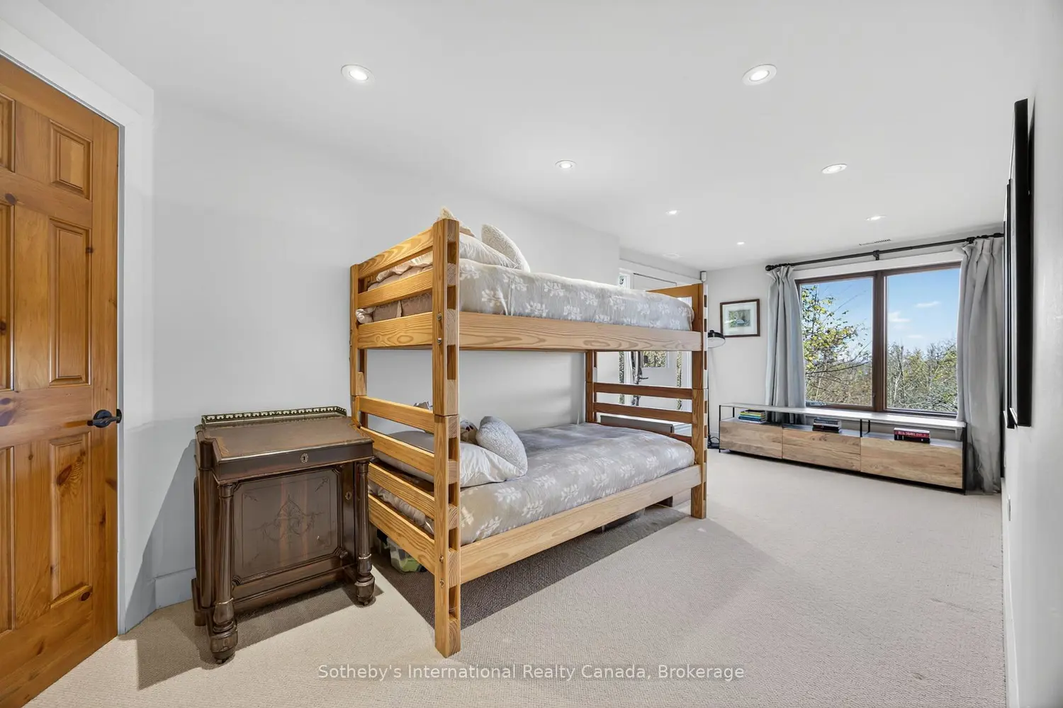 Additional image 16 of 589374 19 Grey Road