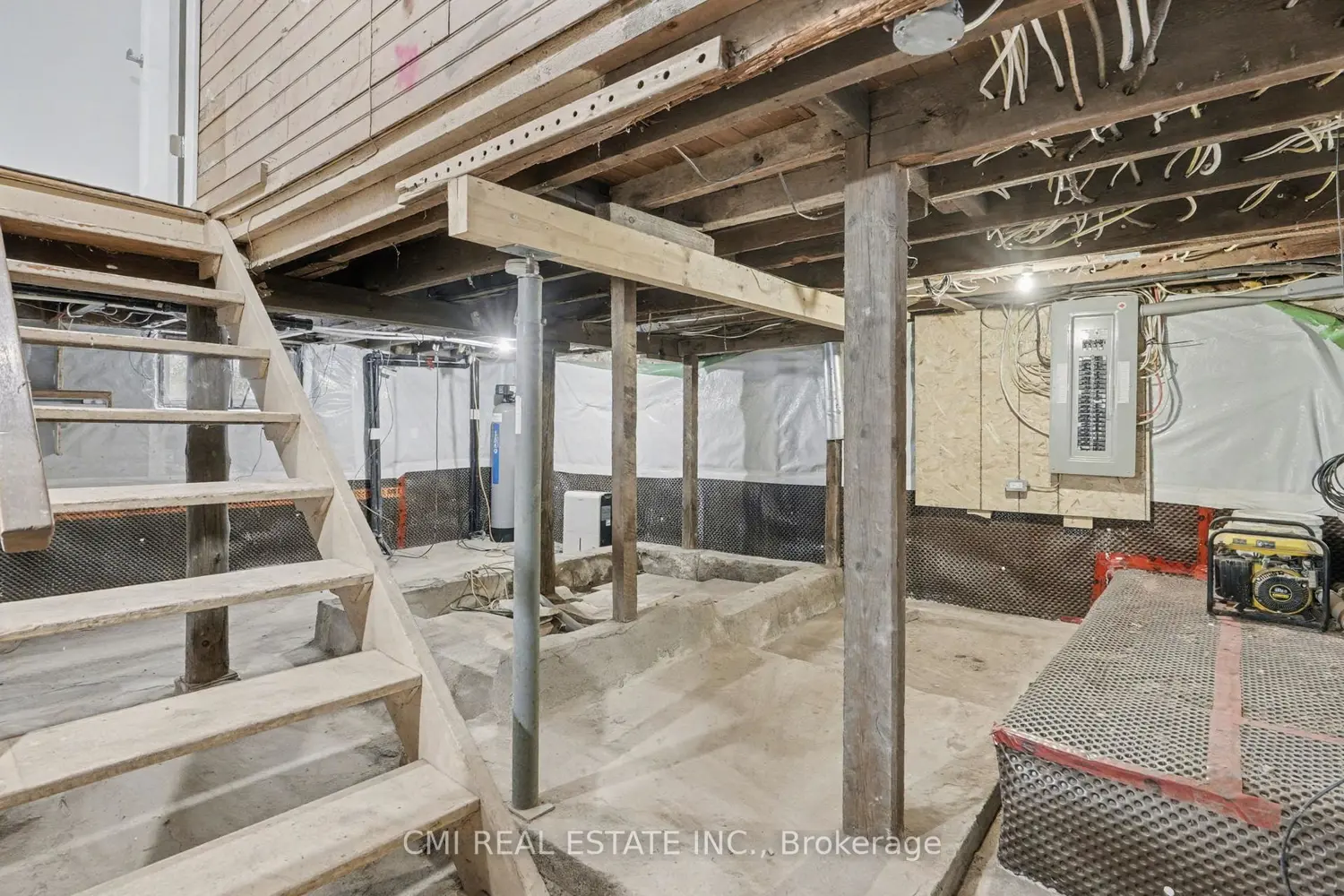 Additional image 18 of 2546 Wilson Street