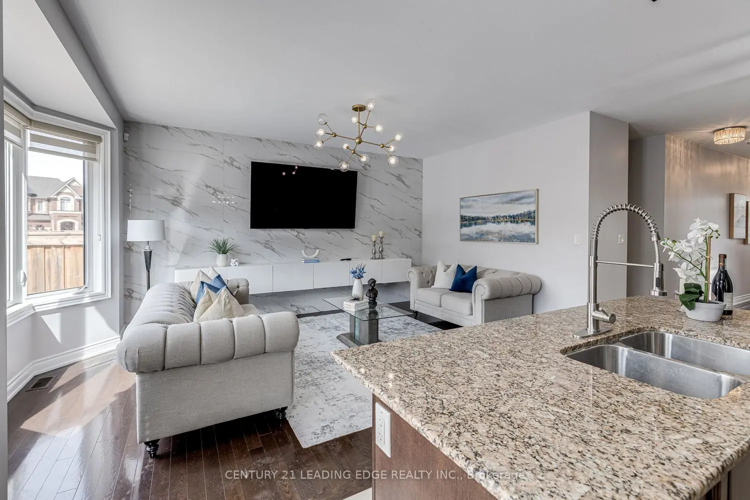 102 Mactier Drive photo 2
