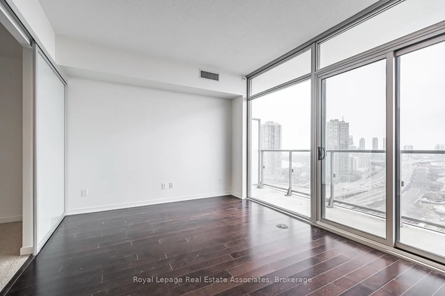 Additional image 14 of 105 The Queensway 2206