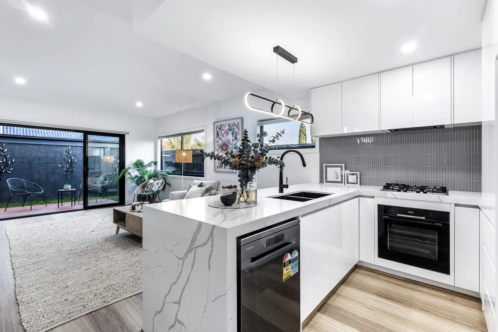 Additional image 3 of 2/142 Grimshaw Street, Greensborough VIC 3088