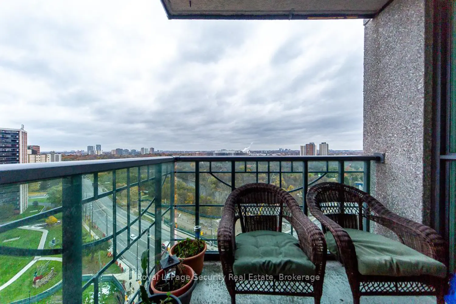 Additional image 17 of 38 Fontenay Court 1402