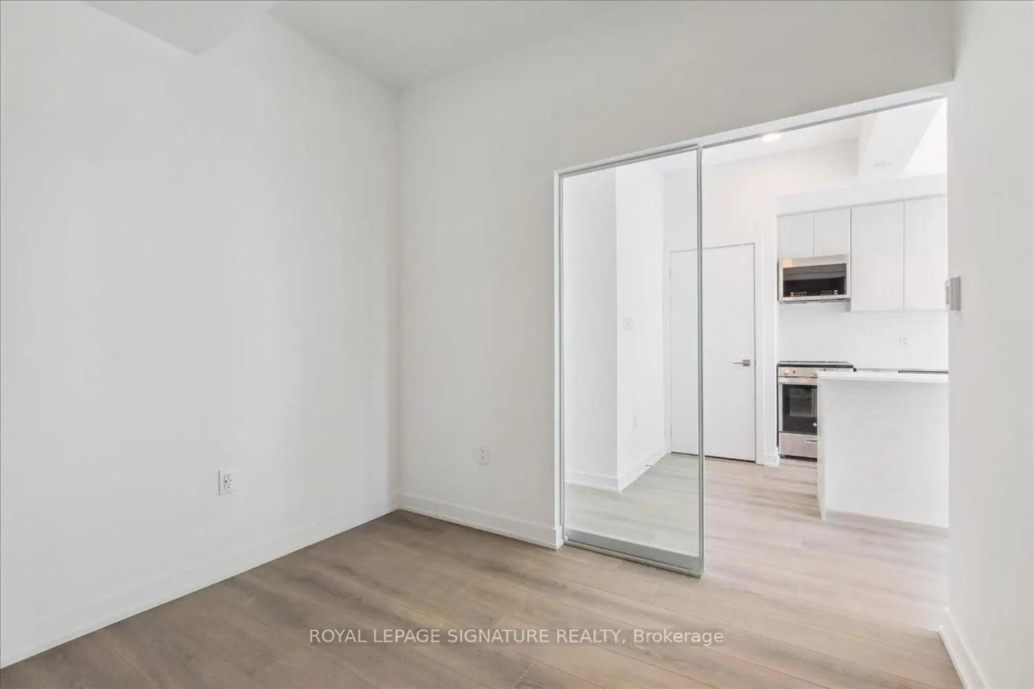 Additional image 18 of 2433 Dufferin Street 701