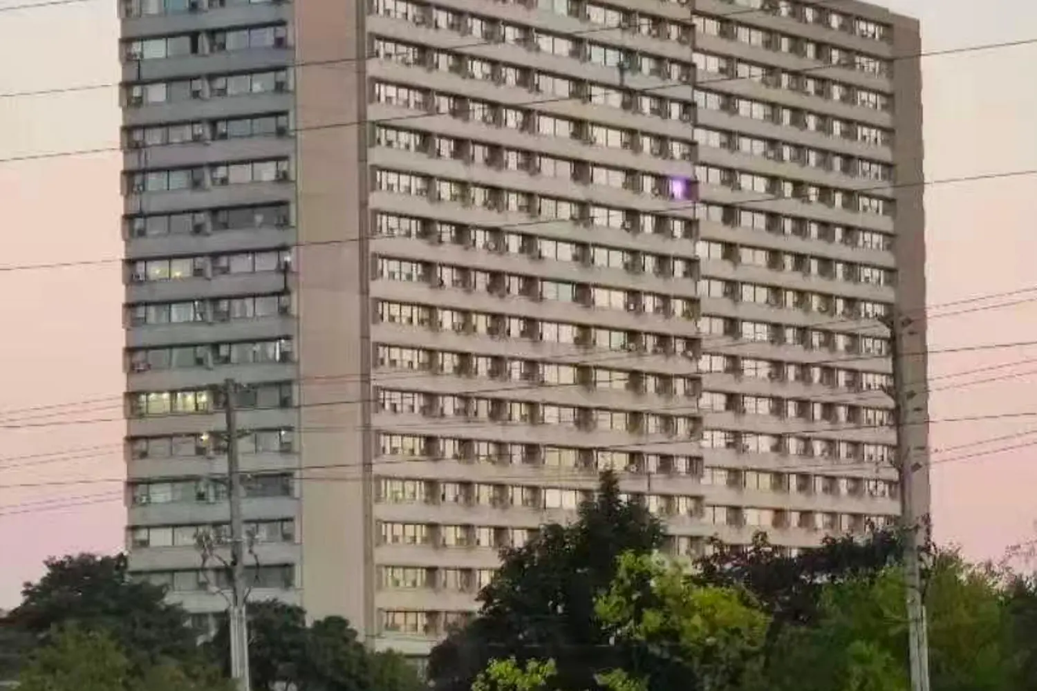 Additional image 2 of 100 Leeward Glenway 806