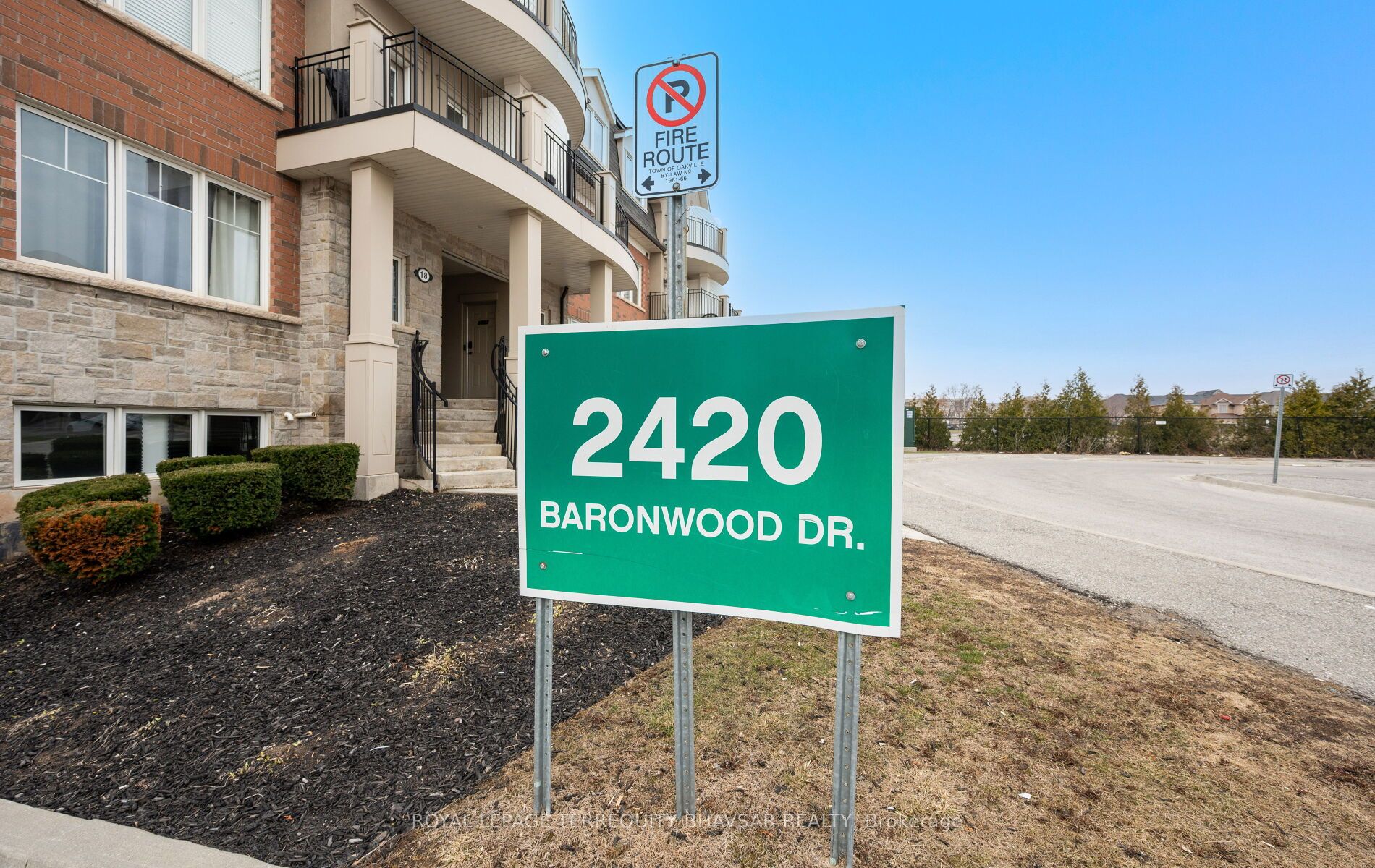 11 - 02-2420 Baronwood Drive, Oakville, ON, L6M 0X6