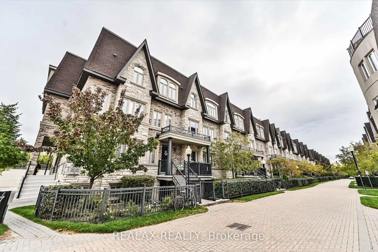 Additional image 18 of 320 John Street 207