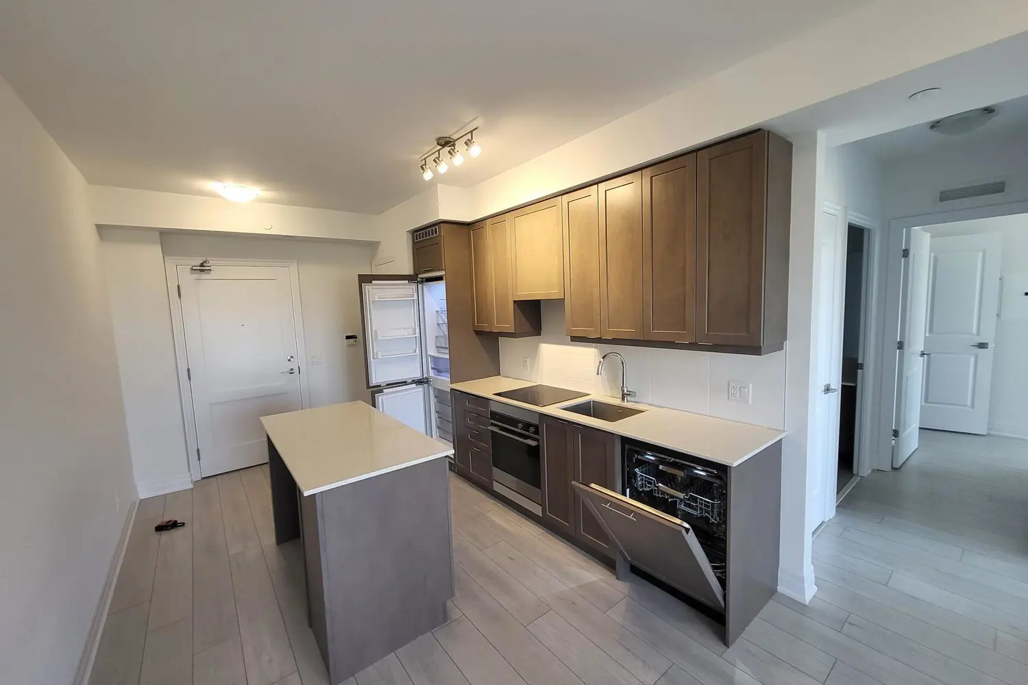 Additional image 8 of 30 Elm Drive 1102