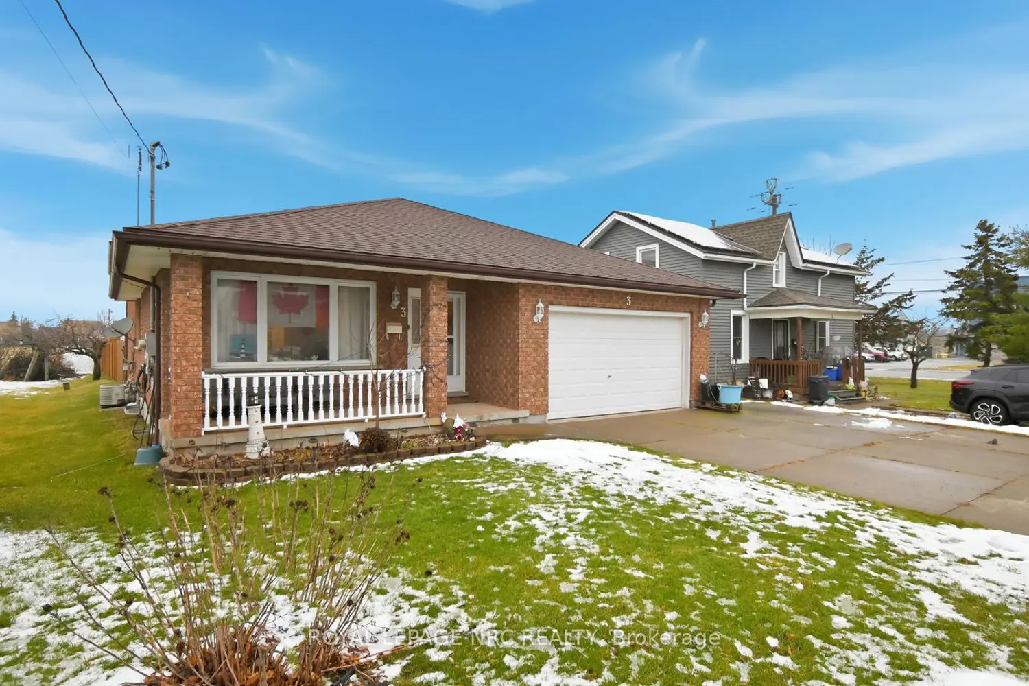 3 Borden Avenue photo 2