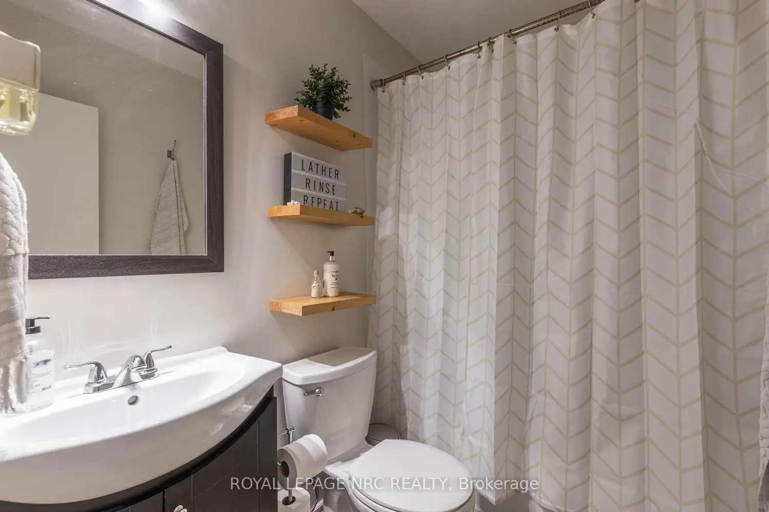 Additional image 10 of 456 Carlton Street 34