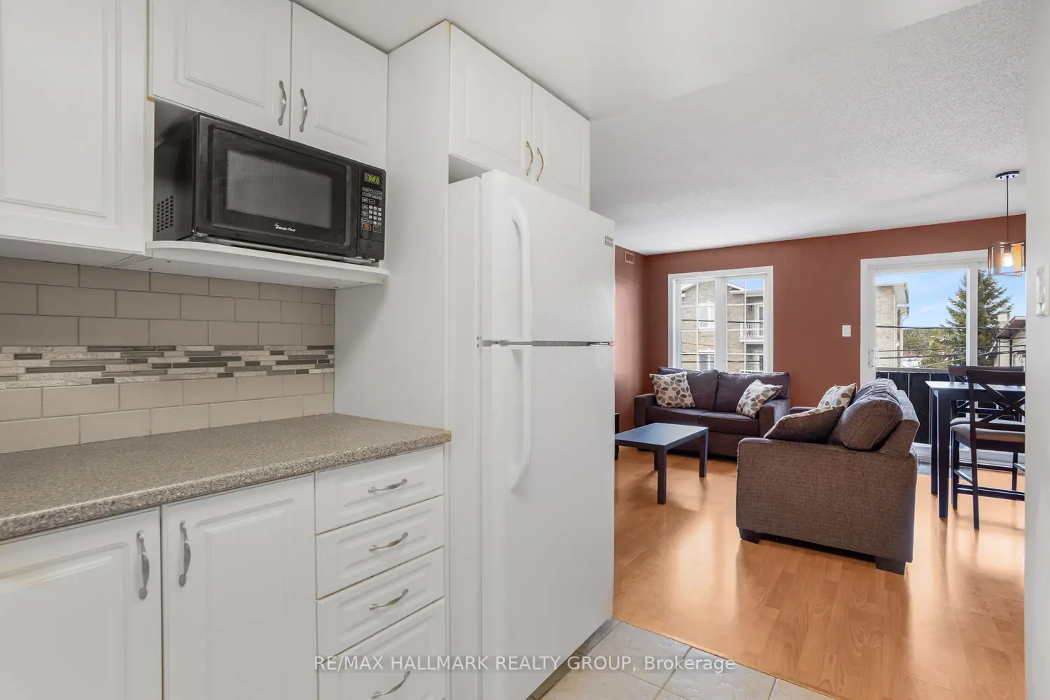 Additional image 11 of 1005 Laurier Street