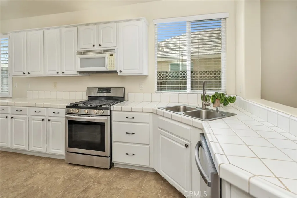 Additional image 12 of 331 Hollyhill Drive, Bakersfield, CA 93312