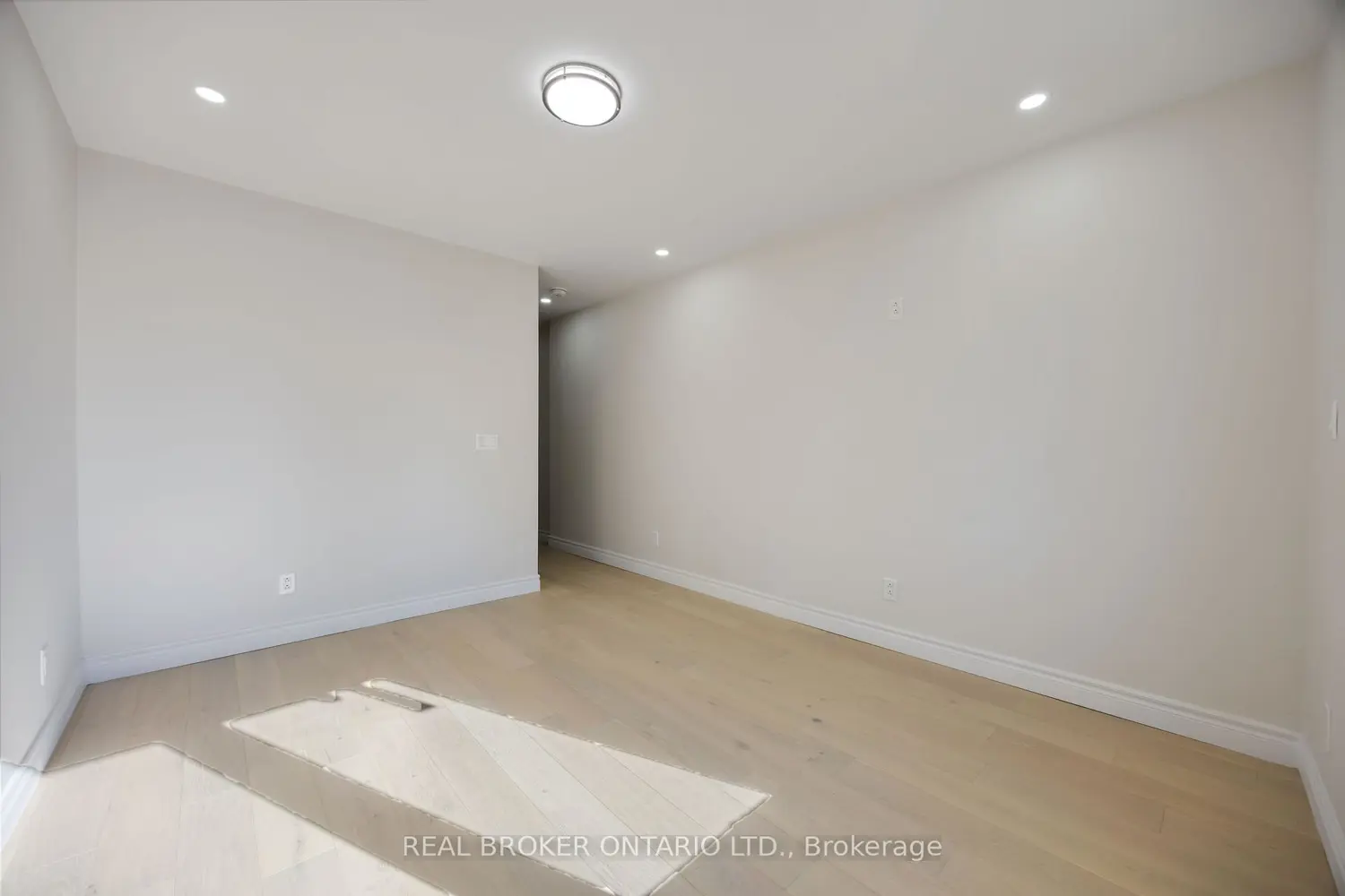 Additional image 14 of 806 Gladstone Avenue