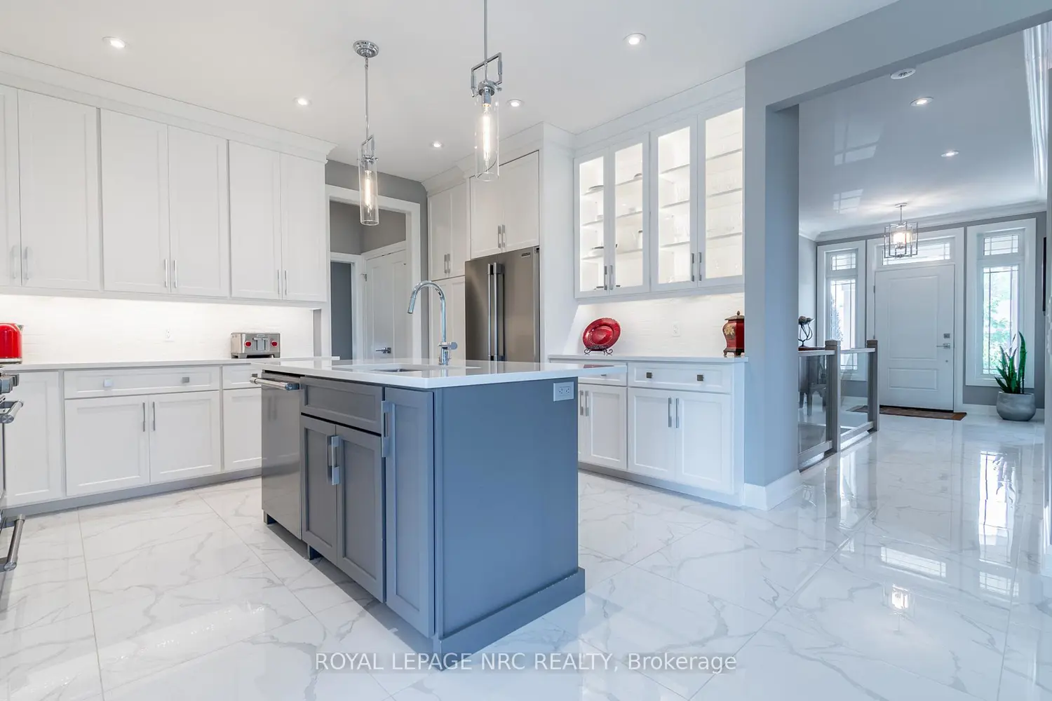 Additional image 10 of 11 Emily Lane