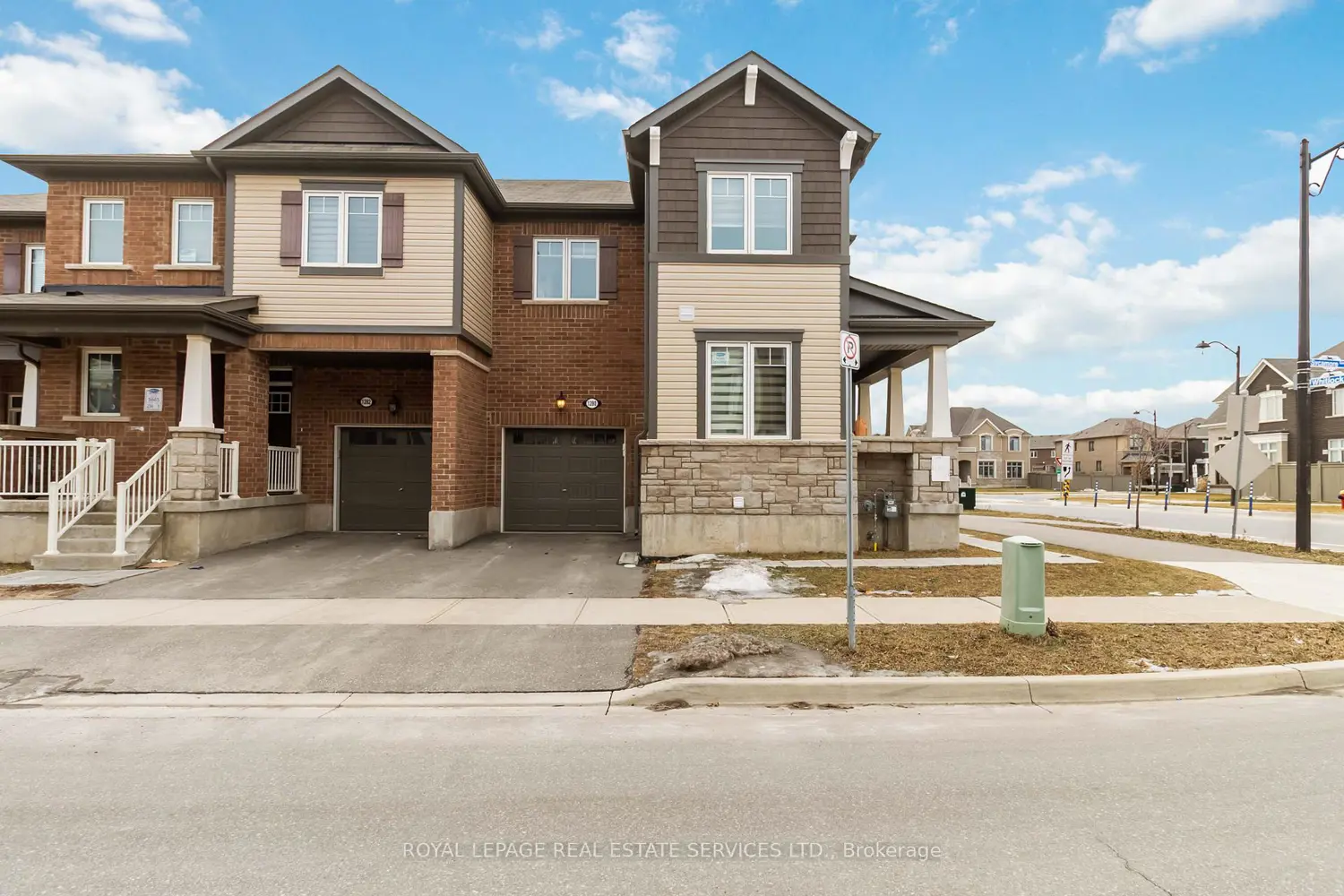 1280 Sycamore Garden photo 2