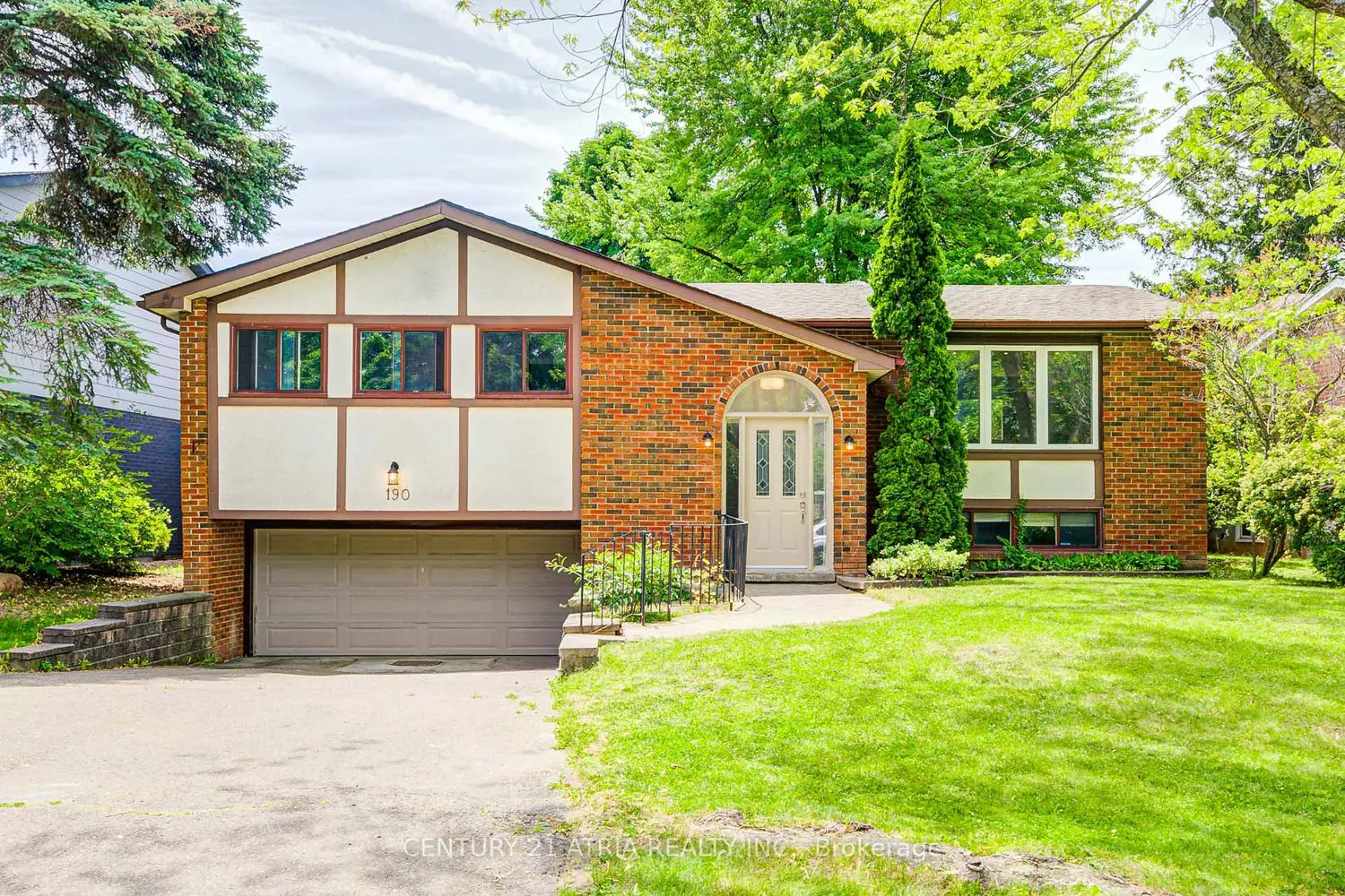 190 Romfield Circuit