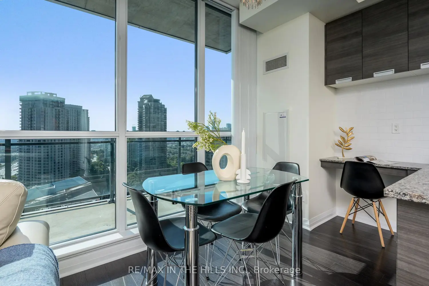 Additional image 4 of 55 Eglinton Avenue 2007