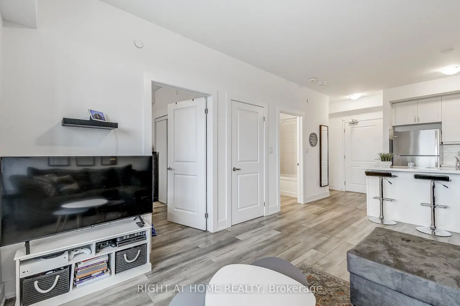 Additional image 10 of 470 Dundas Street 604