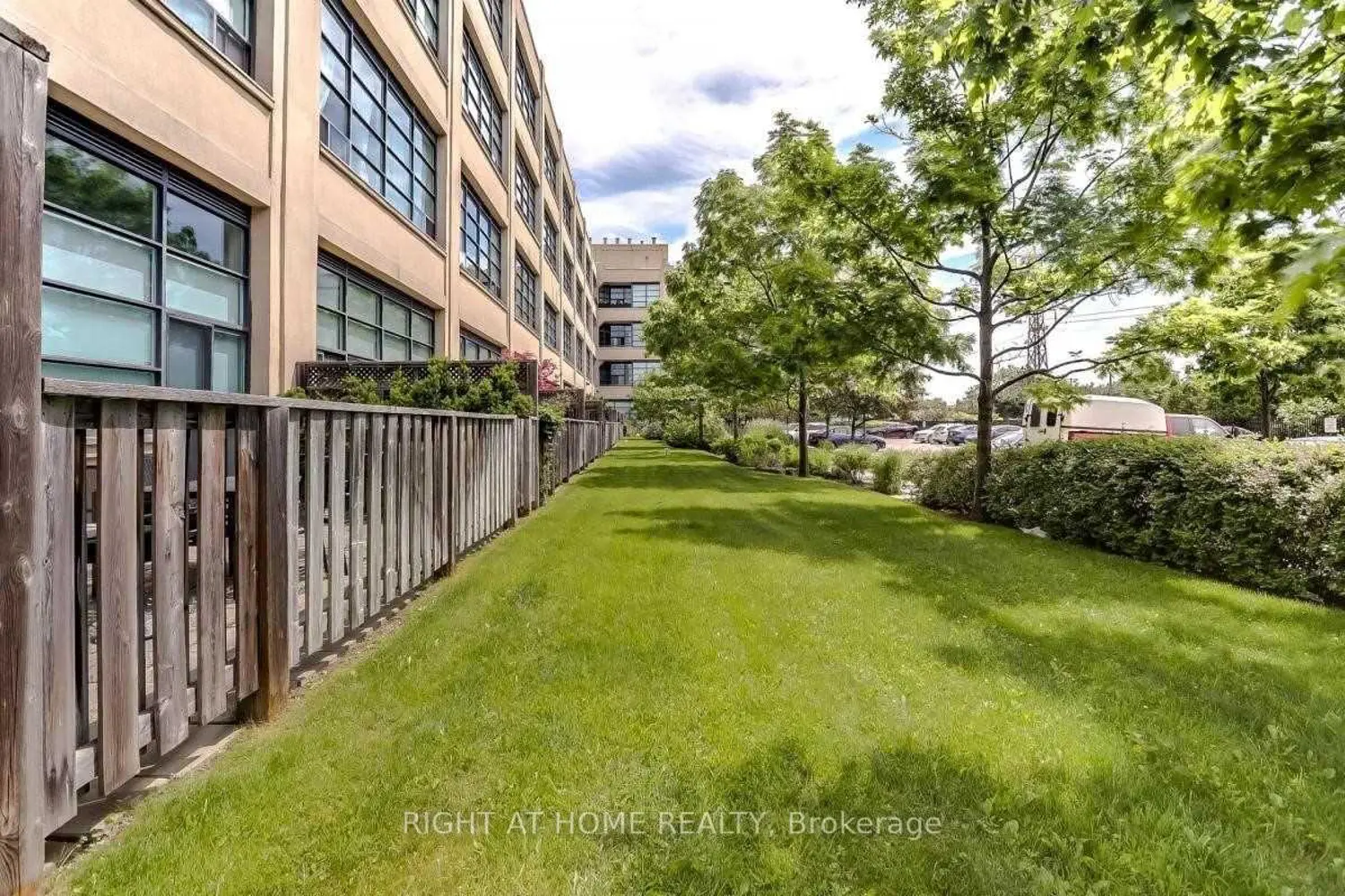 Additional image 16 of 1001 Roselawn Avenue 109