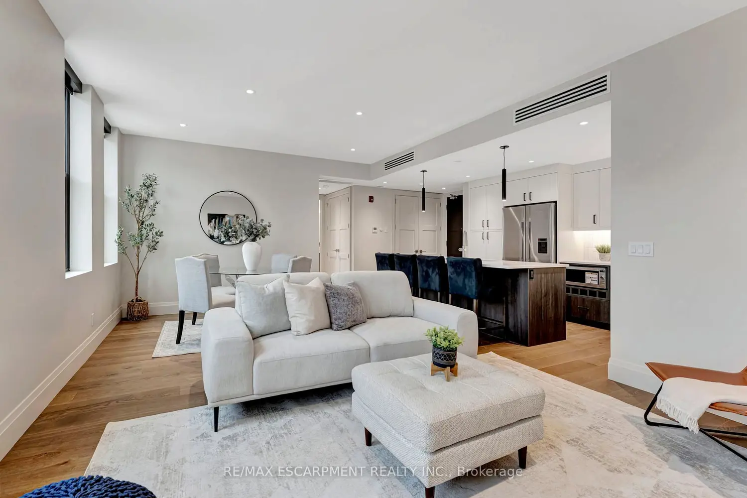 Additional image 9 of 7 Grand River Street 202