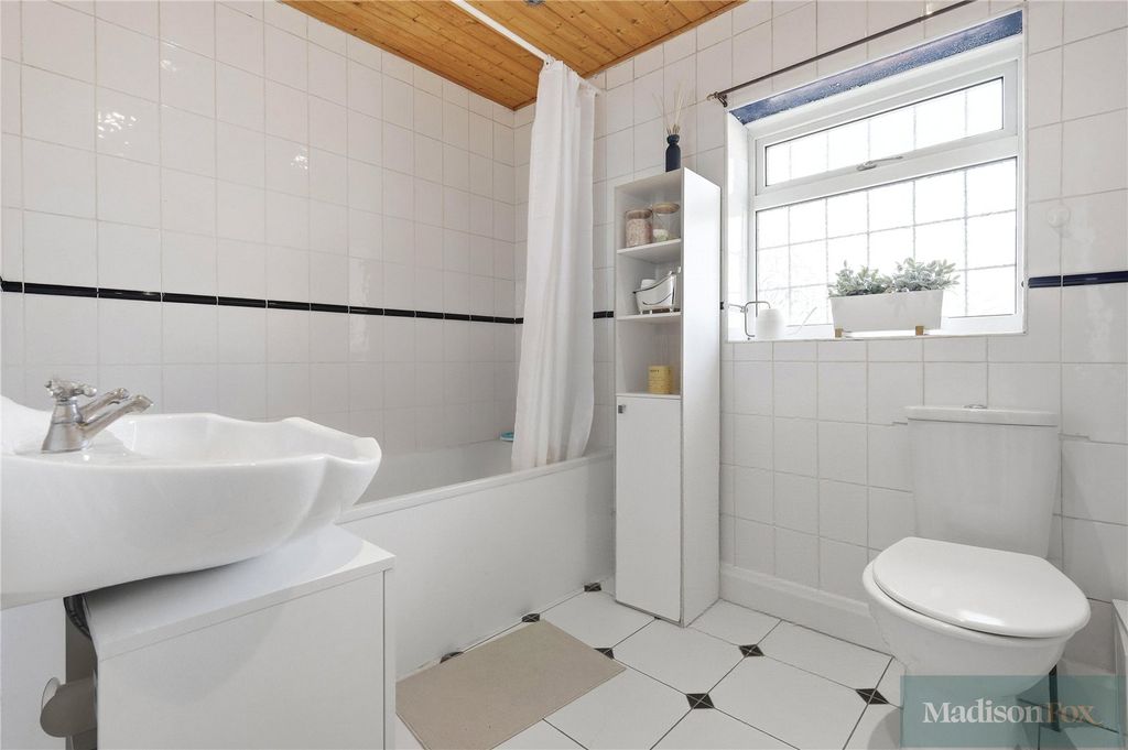 Additional image 21 of 3 bed semi-detached house for saleGravel Close, Chigwell, Essex IG7