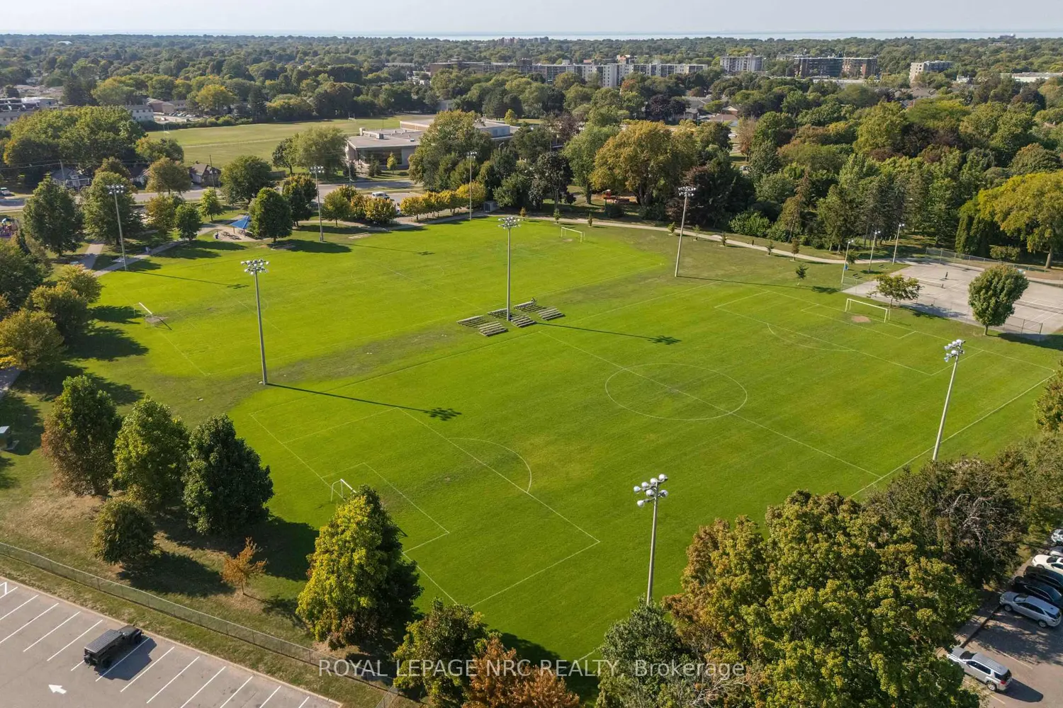 Additional image 13 of 456 Carlton Street 34