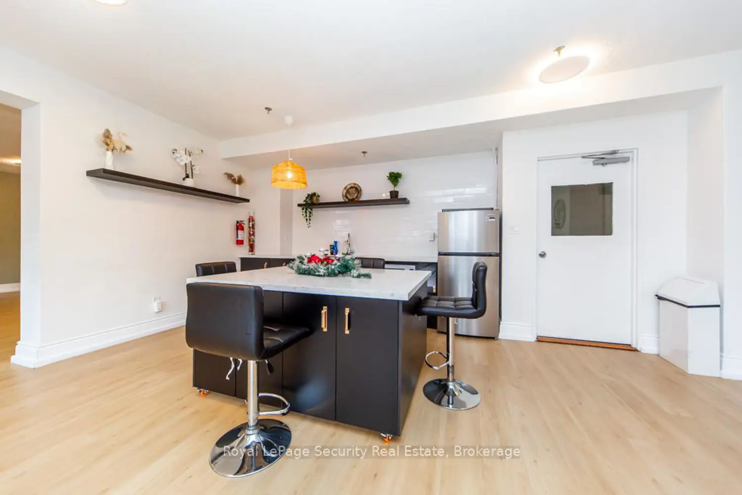 Additional image 16 of 85 Emmett Avenue 2106