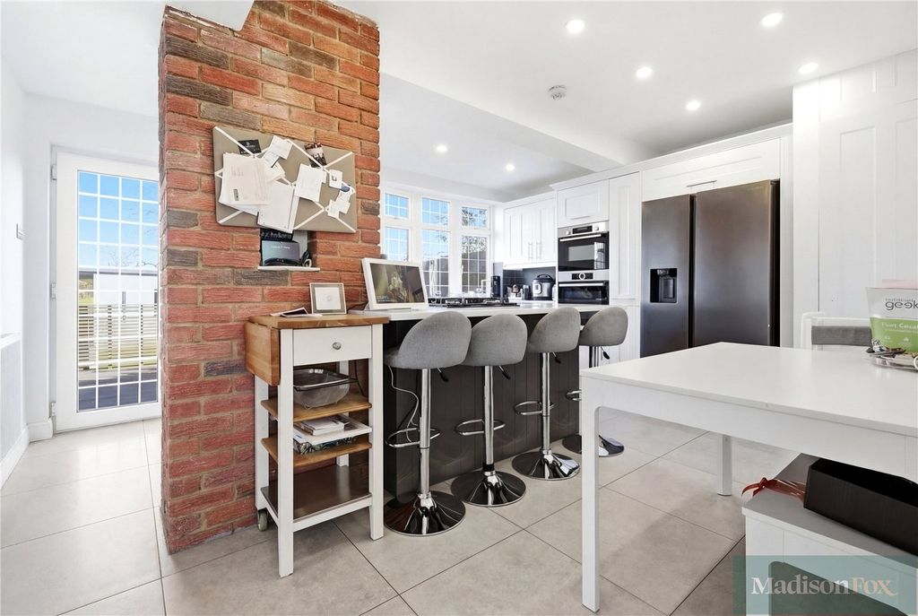 Additional image 7 of 3 bed semi-detached house for saleGravel Close, Chigwell, Essex IG7