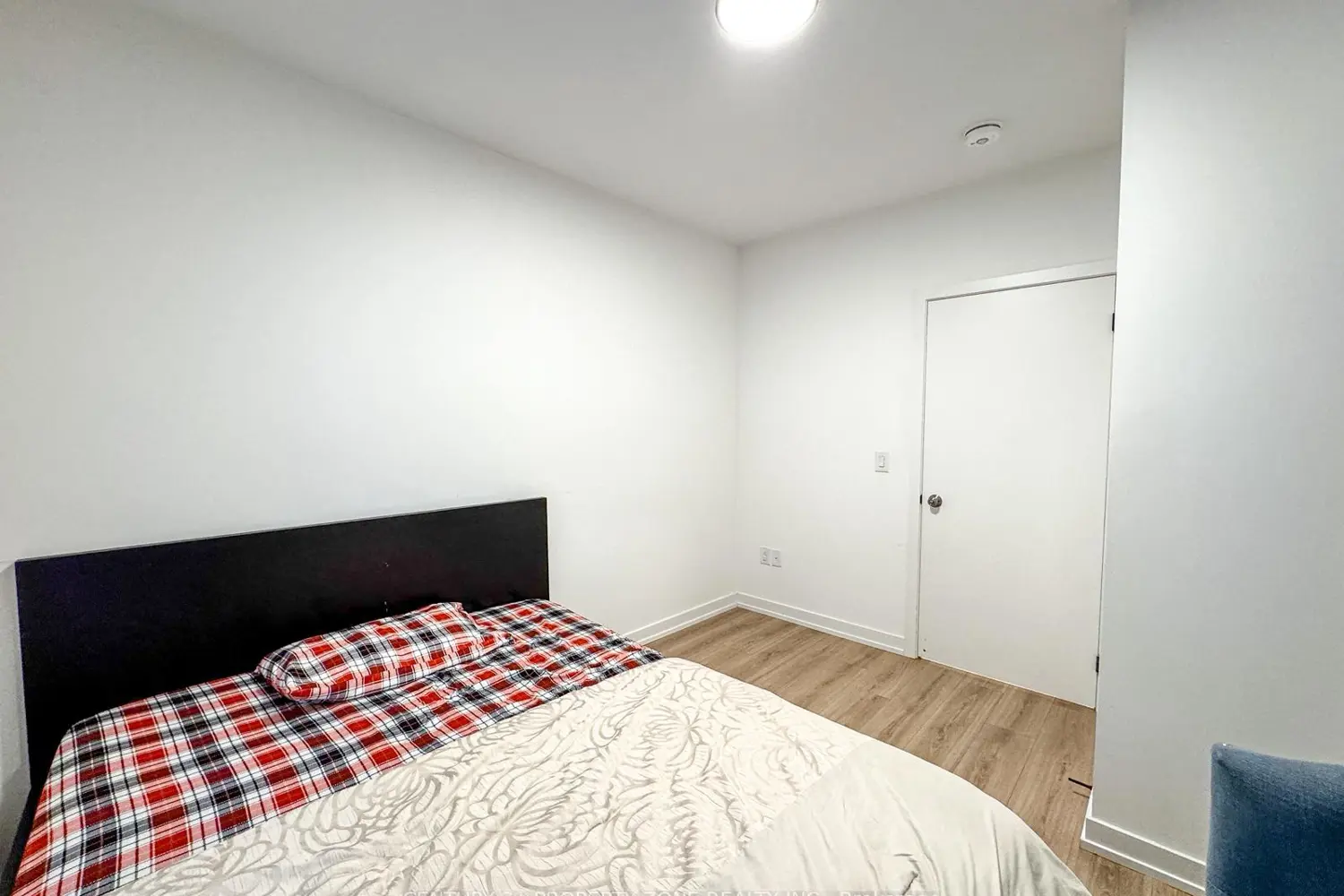 Additional image 16 of 20 Lagerfeld Drive 06