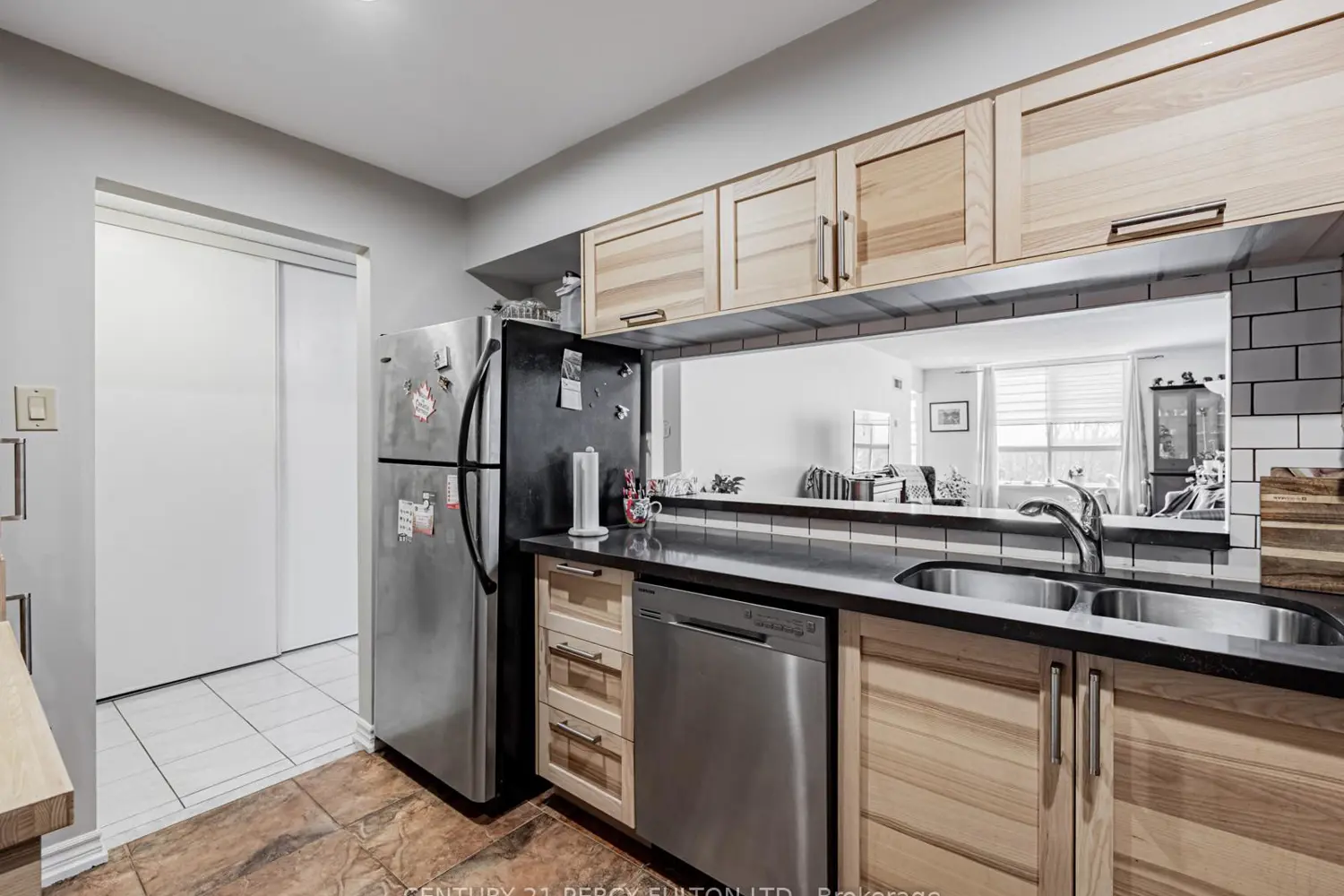 Additional image 4 of 1485 Lakeshore Road 909