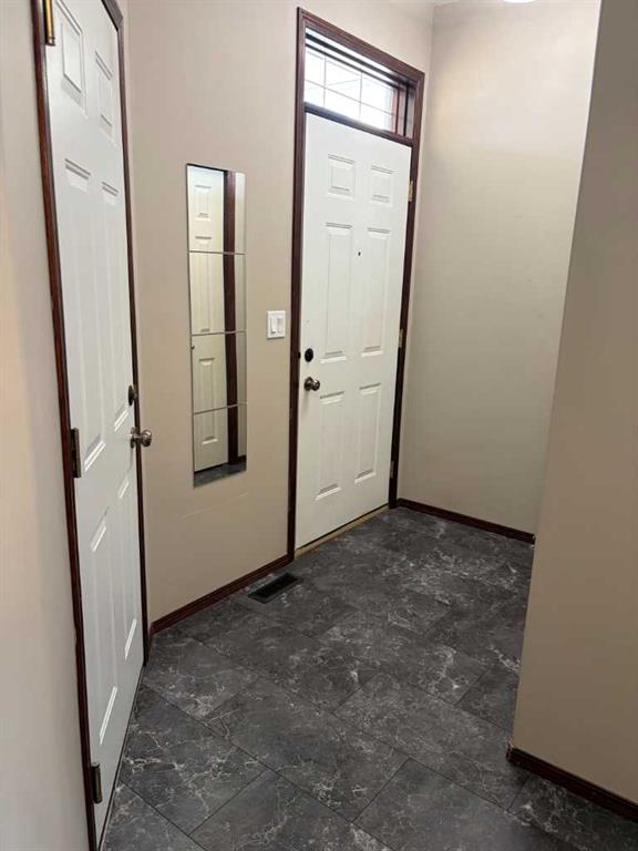 Additional image 2 of 40 Alberts Close, Red Deer, AB, T4R 3J7