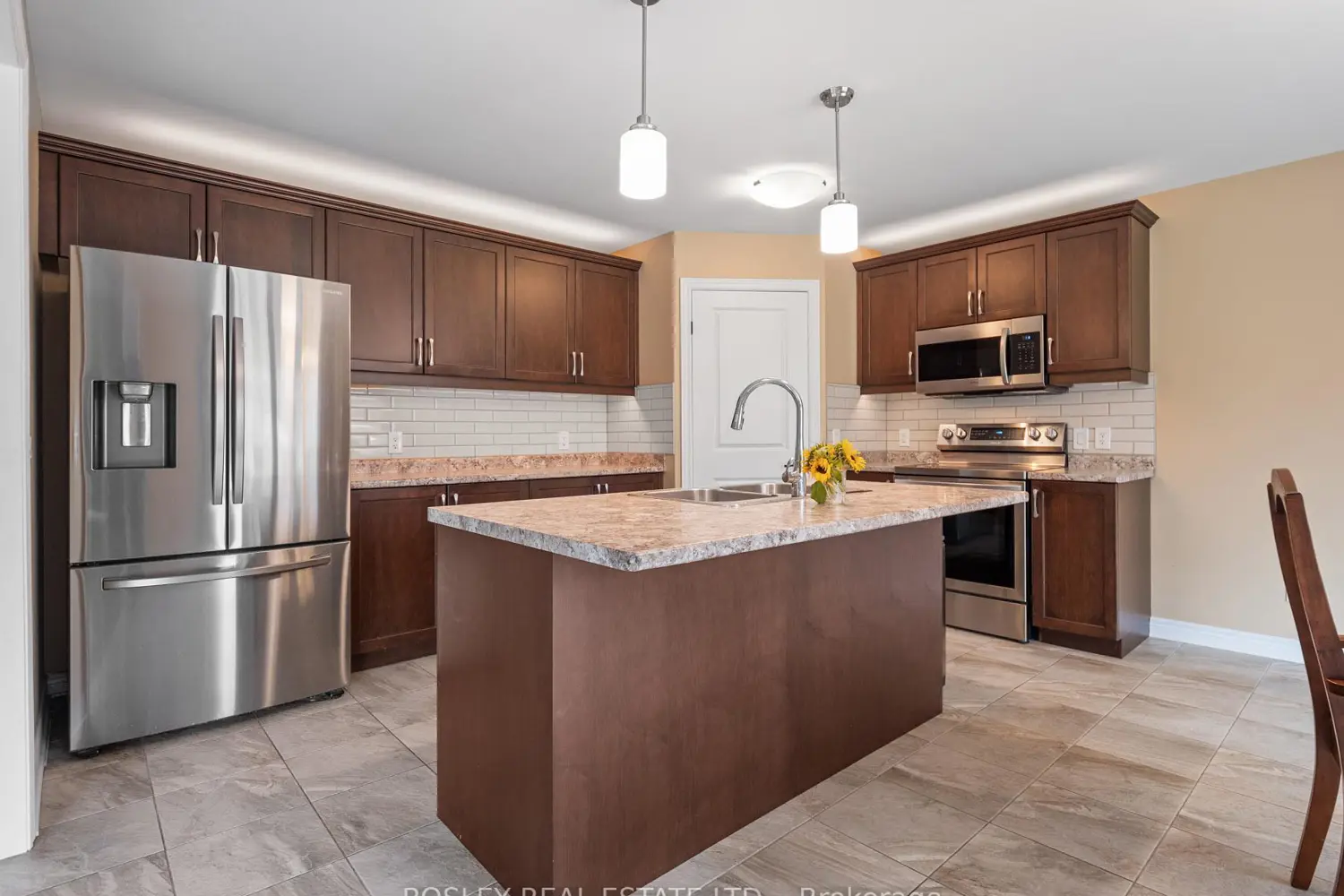 35 Mcfarland Street photo 4