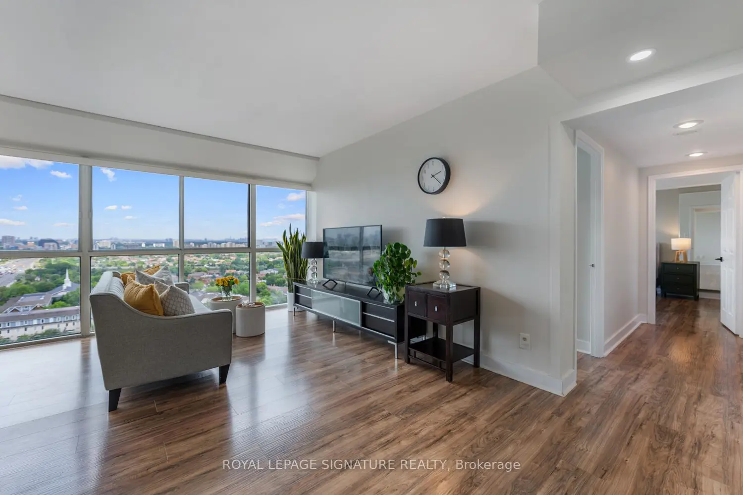 Additional image 3 of 880 Dundas Street Lph4