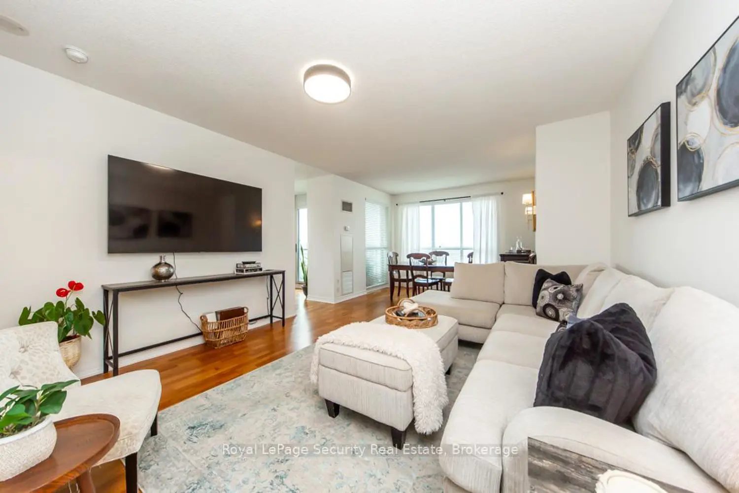 Additional image 2 of 38 Fontenay Court 1402
