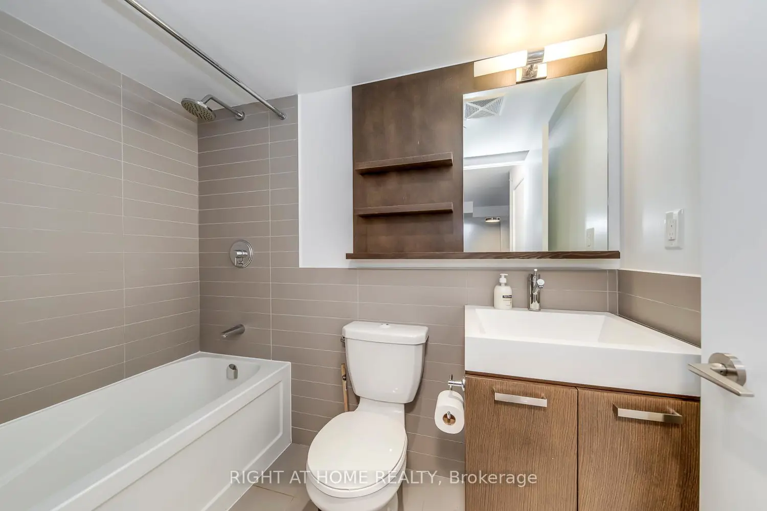 Additional image 13 of 295 Adelaide Street 314