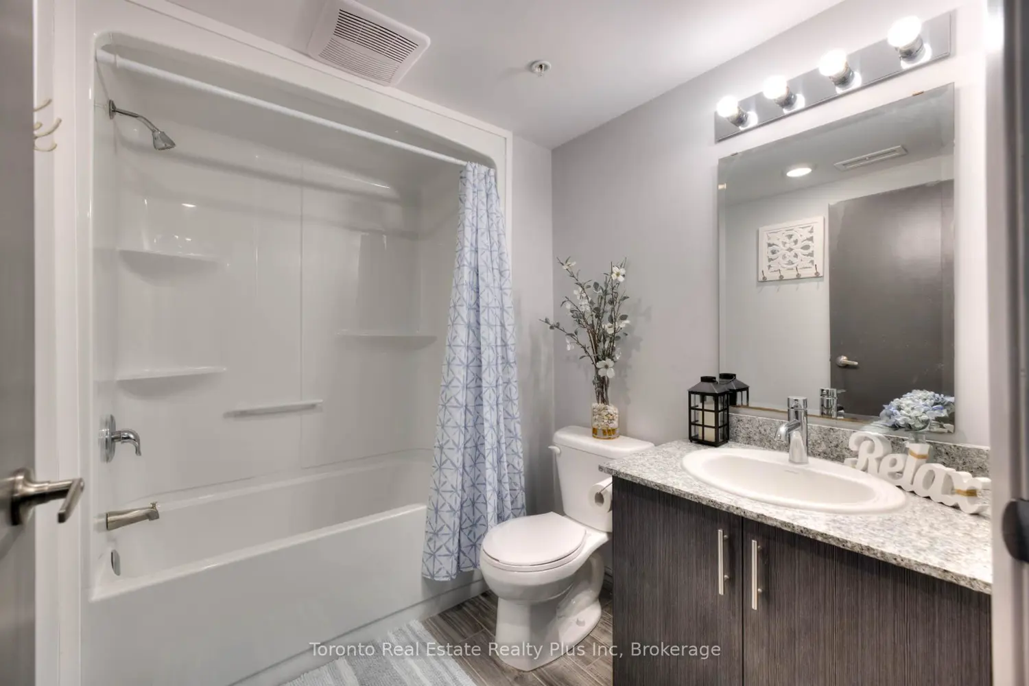 Additional image 18 of 275 Larch Street G216