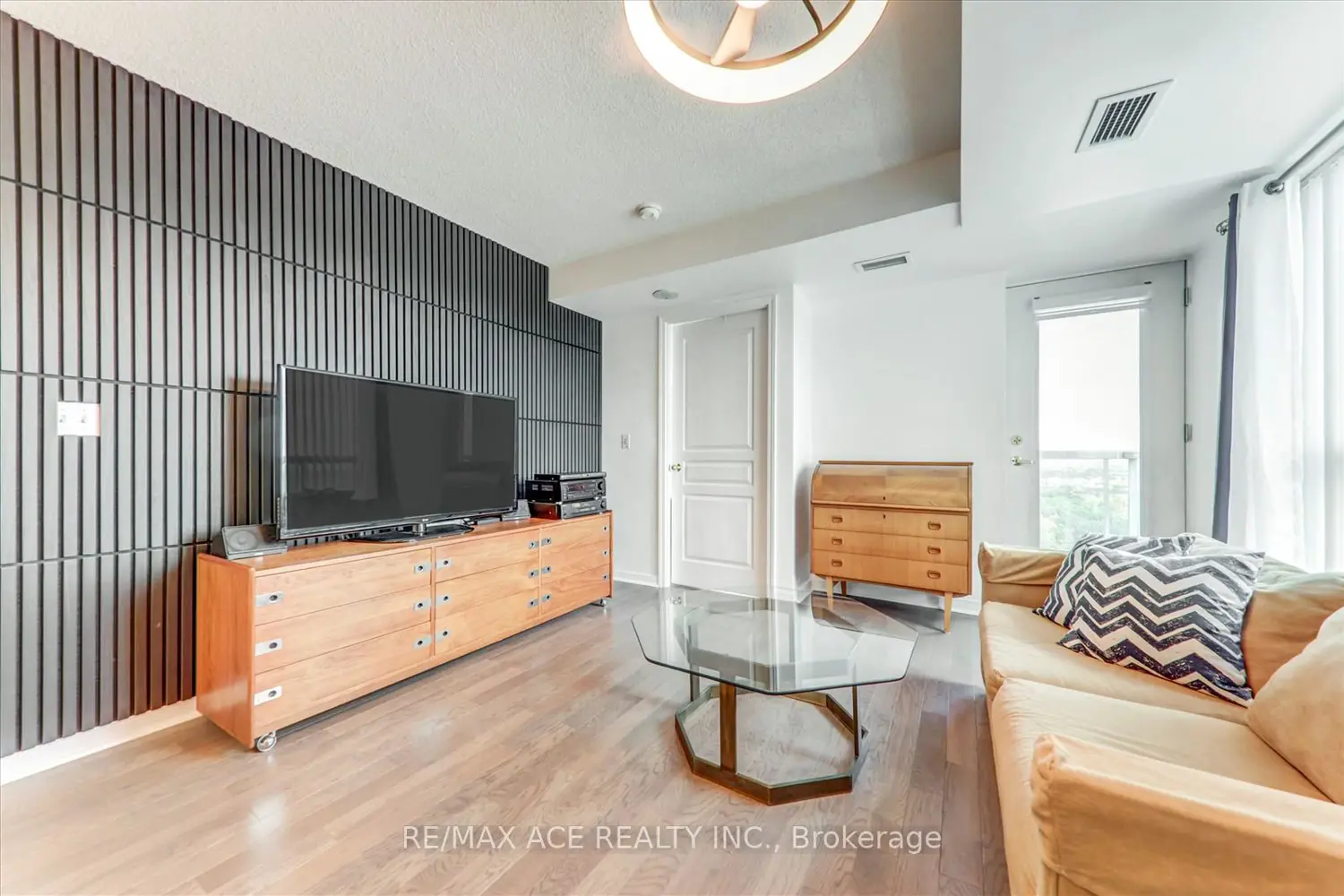 Additional image 12 of 2545 Erin Centre Boulevard 1803