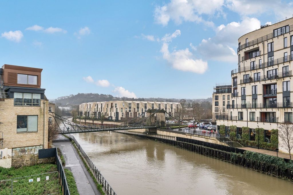 2 bed flat for saleOnega Terrace, Bath BA1 photo 2