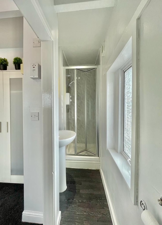 Additional image 5 of 1 Bed Flat, Victoria Park Avenue, LS13, N1 7GU