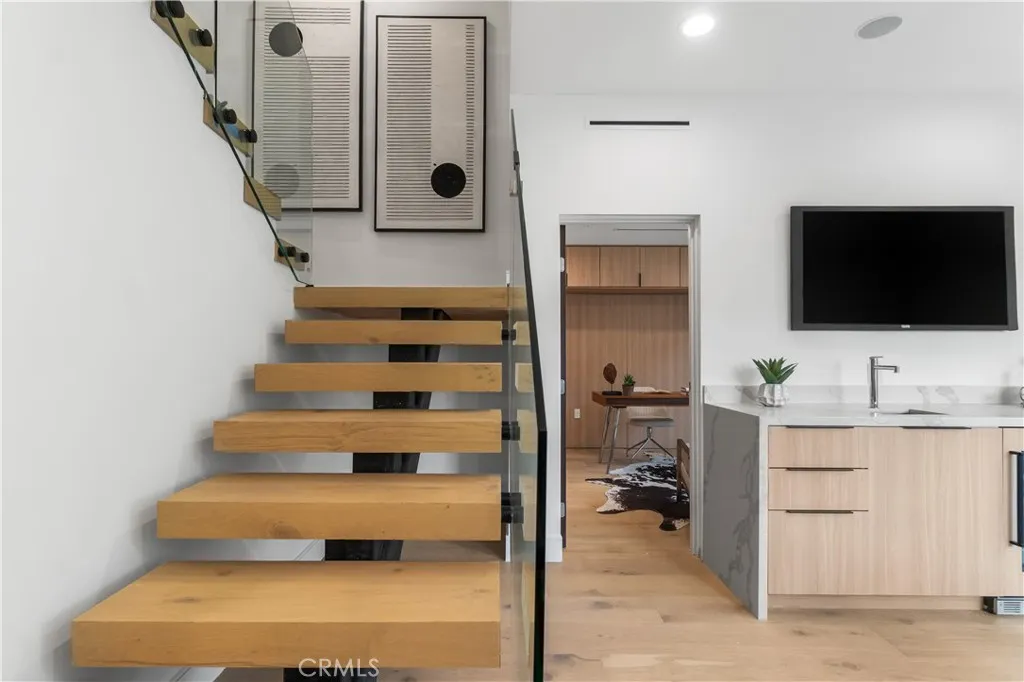 Additional image 102 of 214 El Porto Street, Manhattan Beach, CA 90266