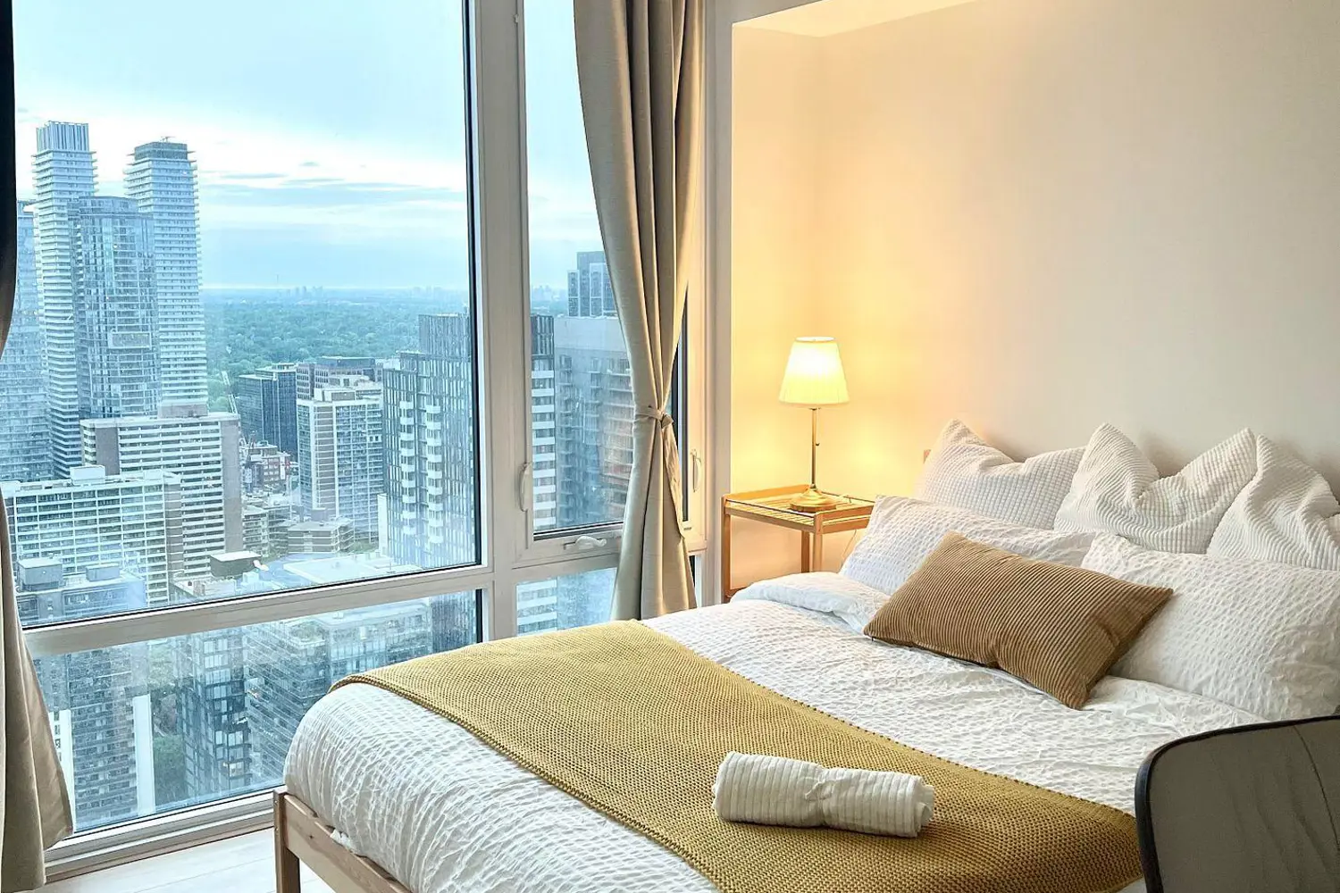 Additional image 7 of 501 Yonge Street 4002