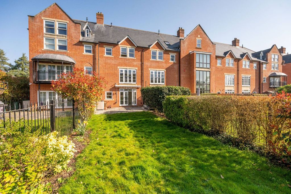 Additional image 8 of 4 bed terraced house for saleBridgeman Drive, Windsor SL4