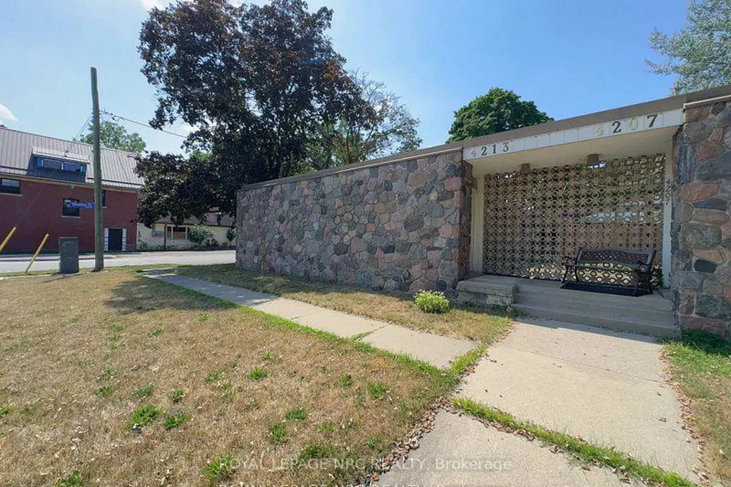 Additional image 2 of 4213/4207 Drummond Rd Road