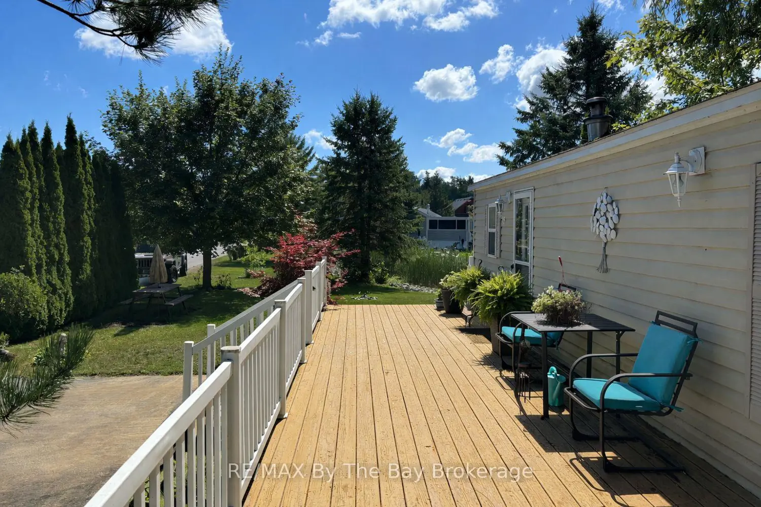 15 Huron Circle photo 3