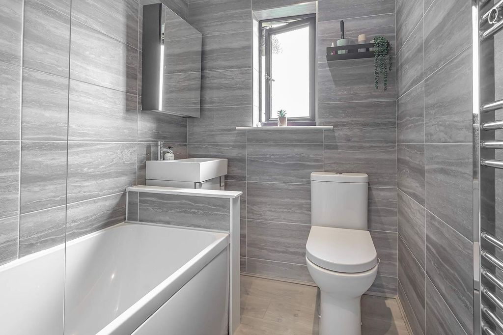Additional image 9 of 2 bed flat for saleAlbert Avenue, Grangemouth FK3