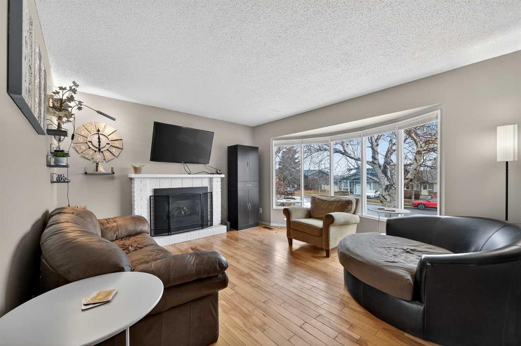 Additional image 5 of 103 Macewan Drive NW, Calgary, AB, T3K 2G2
