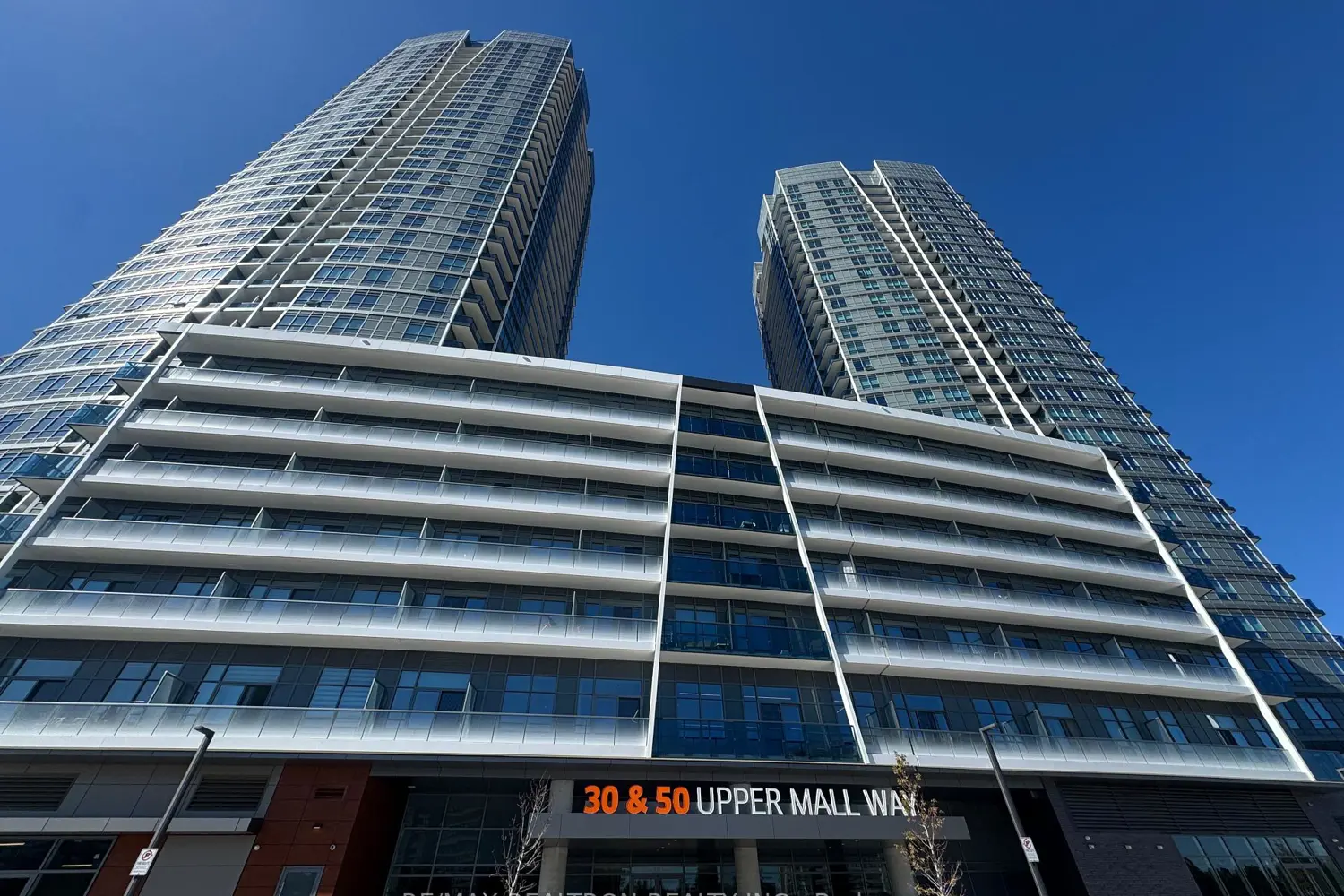 50 Upper Mall Way 728 photo 2